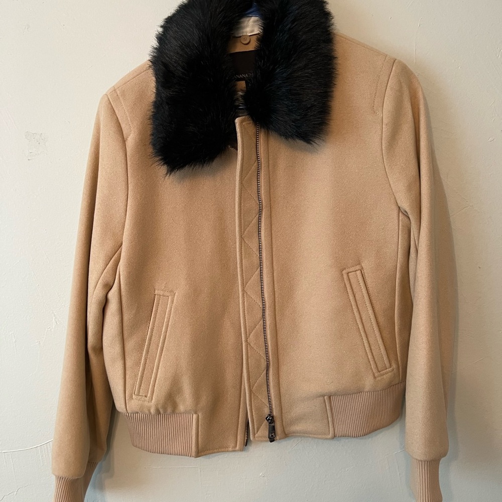 Small camel bomber jacket with fur collar and quilted- worn once!
